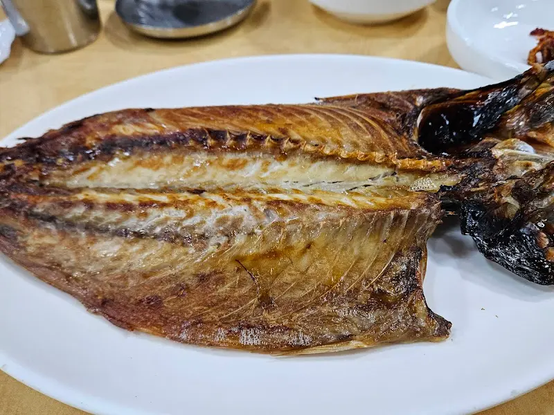 윤기가 흐르는 간고등어 구이