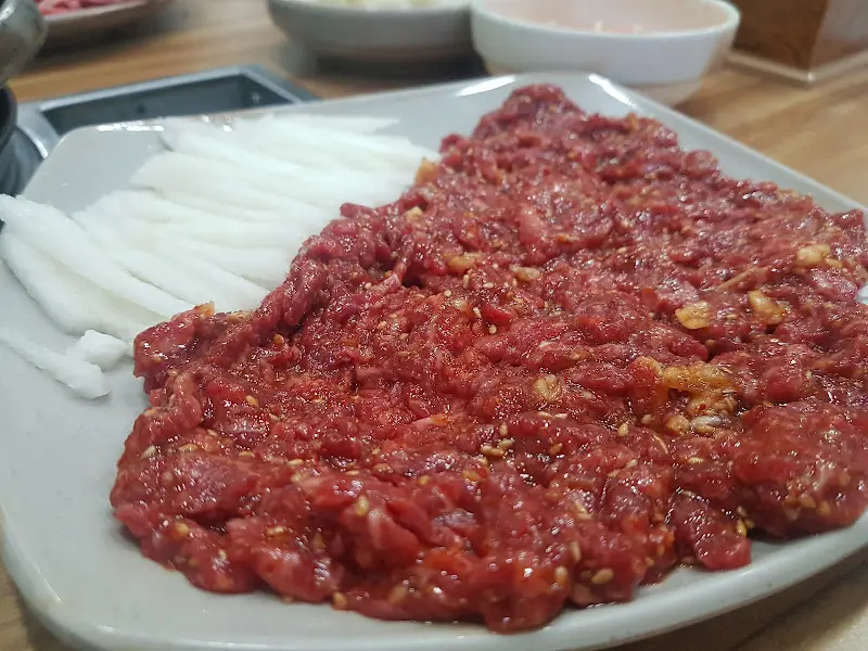 신선함이 느껴지는 육회