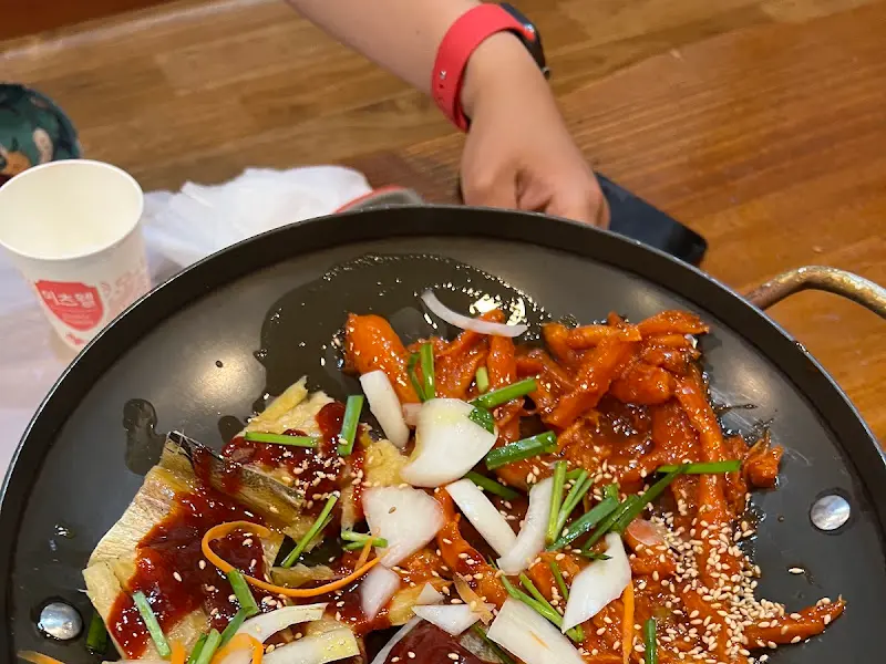 윤기가 흐르는 황태구이와 더덕구이