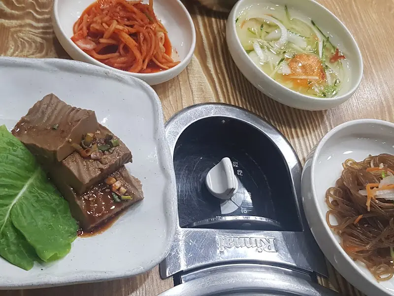 다양한 밑반찬들