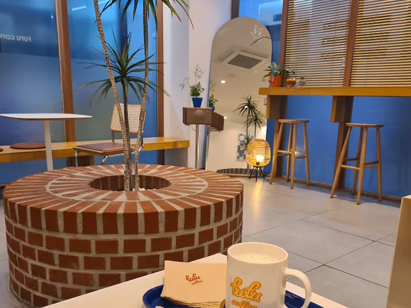 Fufu Coffee 내부 인테리어