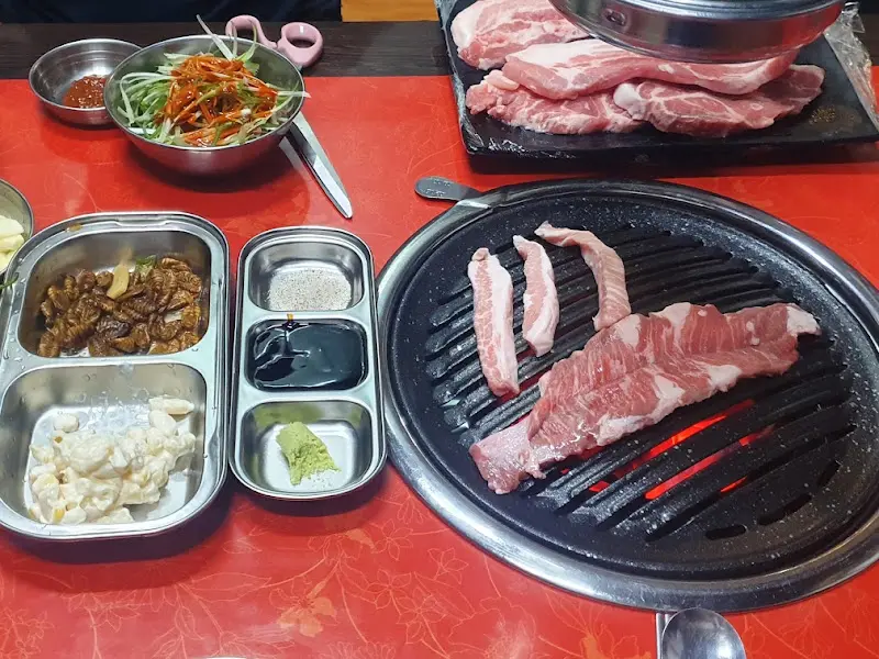 돼지고기와 밑반찬