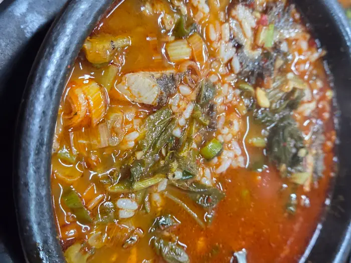 얼큰하고 깊은 맛의 소내장탕