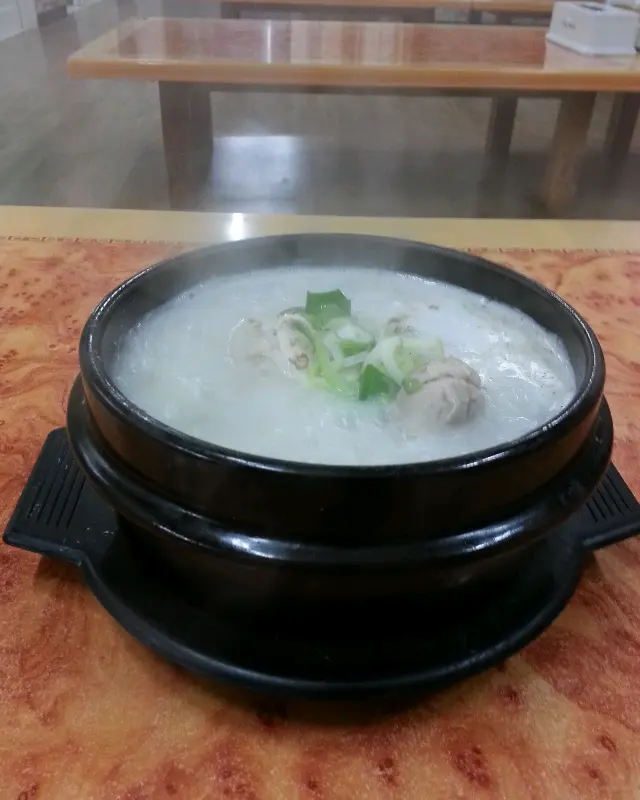 뚝배기에 담긴 삼계탕