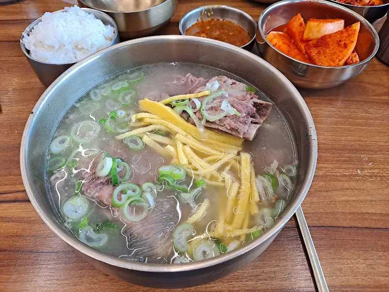돈뼈 국밥 전체 사진