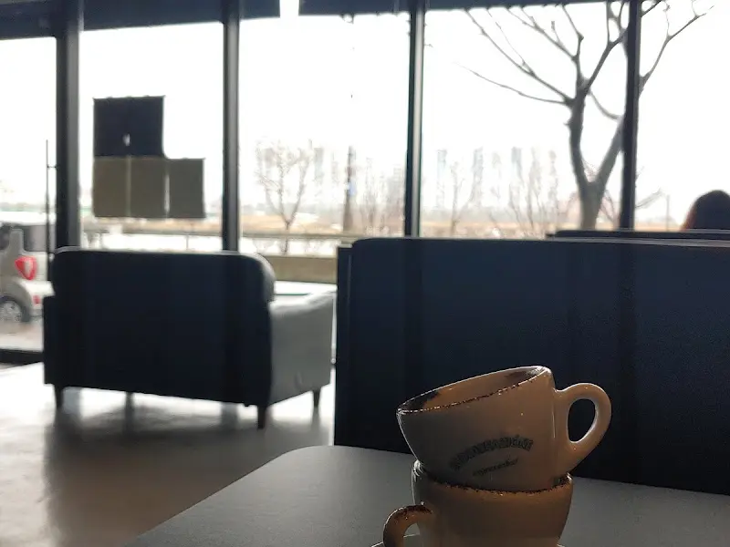 소디스 에스프레소바 창밖 풍경