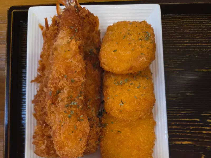 바삭함이 살아있는 튀김 메뉴