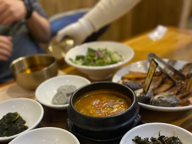 직원분이 서빙하는 모습