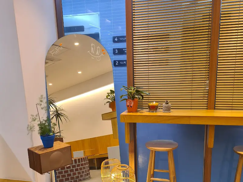 아늑한 카페 내부