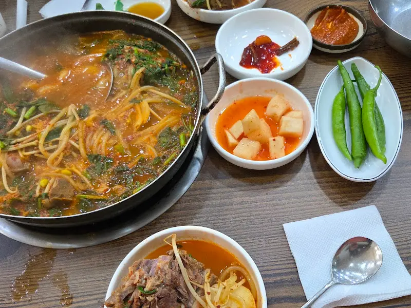 아사감자탕의 푸짐한 비주얼