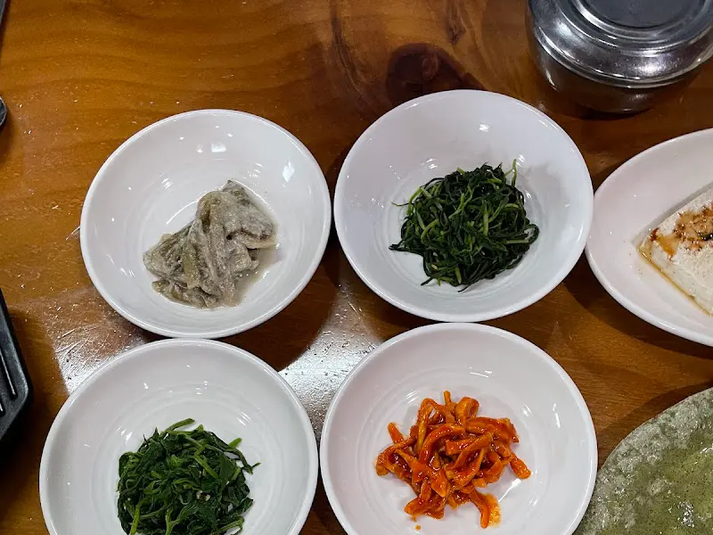 다양한 나물 반찬들