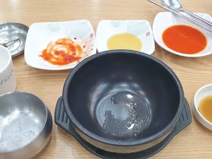 빈 그릇과 국물