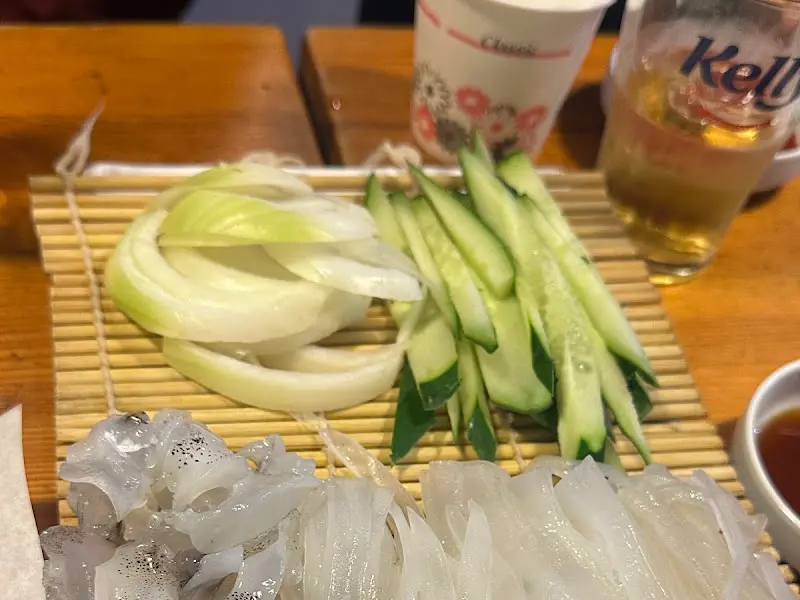 오징어회와 채소