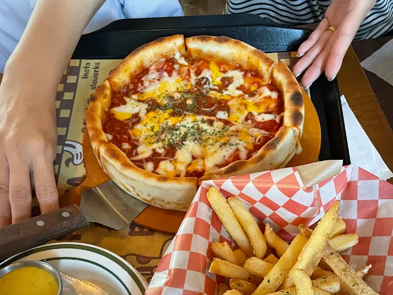 시카고 피자와 감자튀김