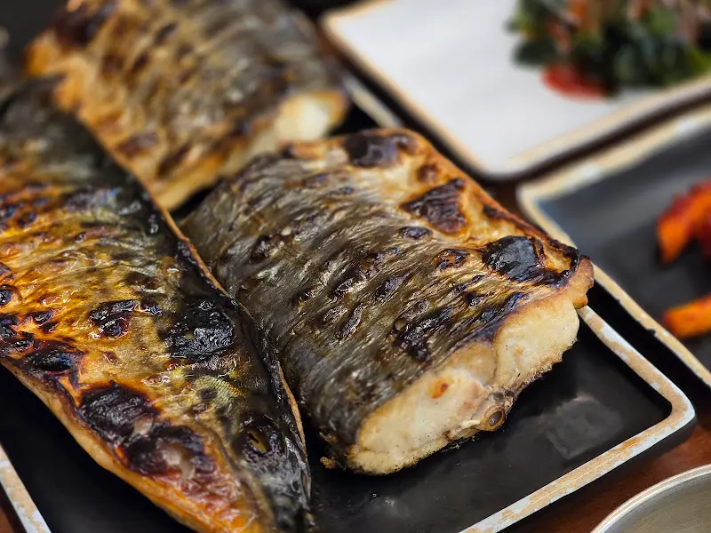 고등어구이와 밑반찬