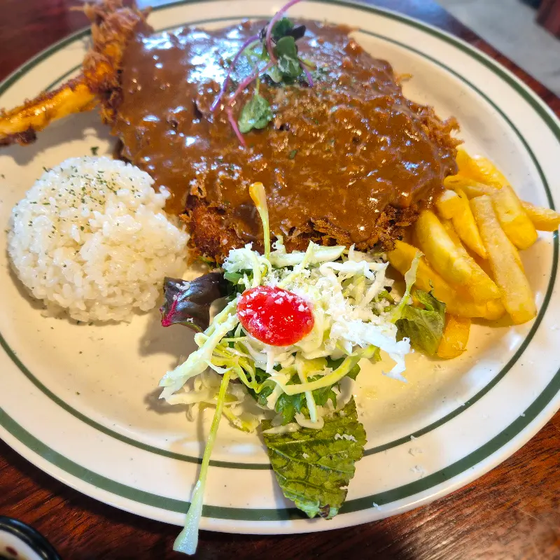 뼈등심 돈가스 전체샷