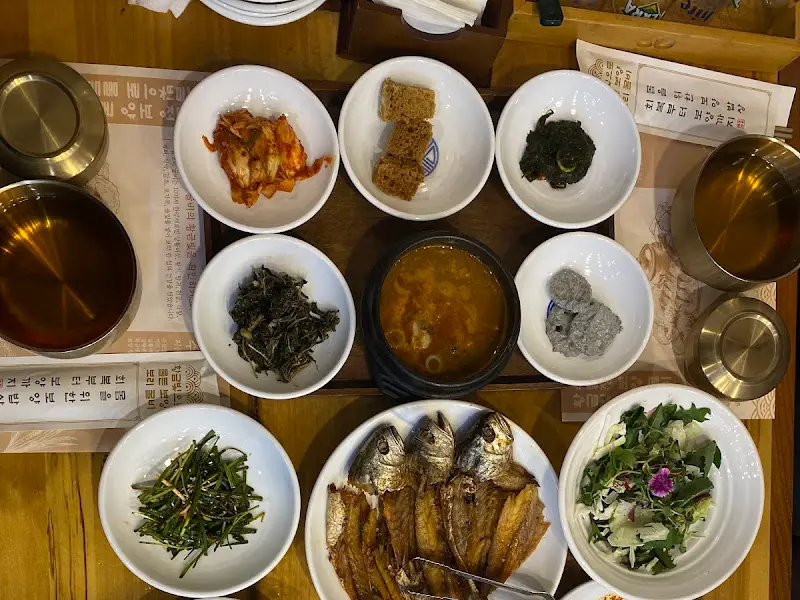 정갈하게 담긴 밑반찬