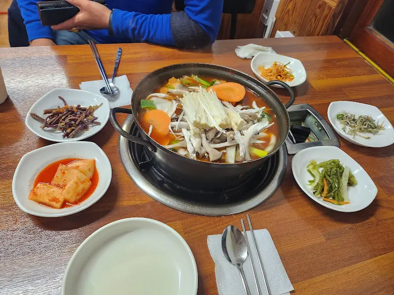 푸짐한 김치말이전골 한 상