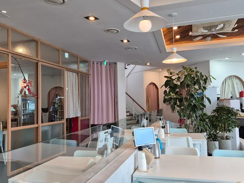 인더썬 내부 인테리어