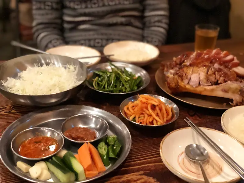 오목집 족발과 막국수