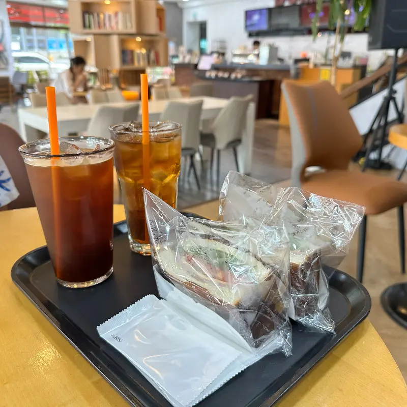 샌드위치와 음료