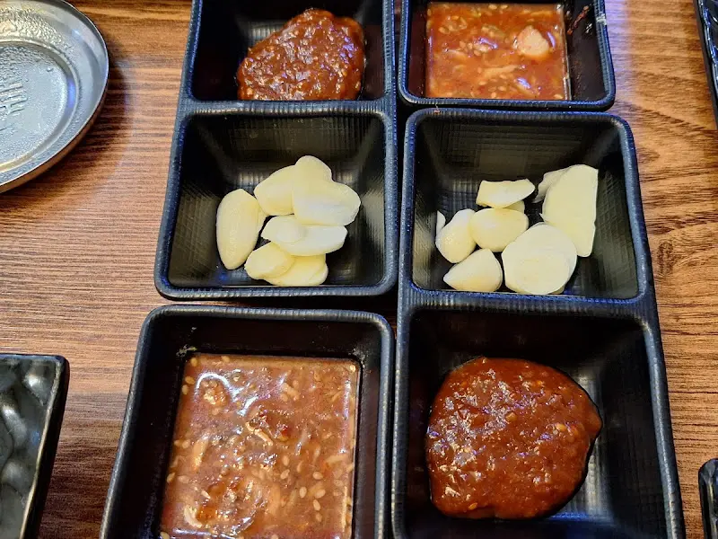 다양한 소스와 곁들임