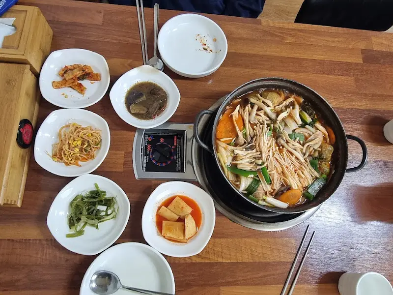 깔끔하게 비워진 냄비