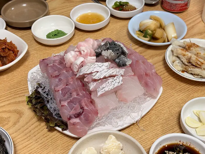 푸짐한 민어회 한 상