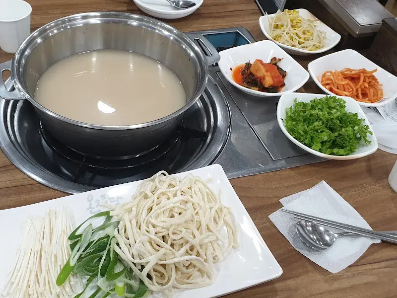 칼국수와 곁들임