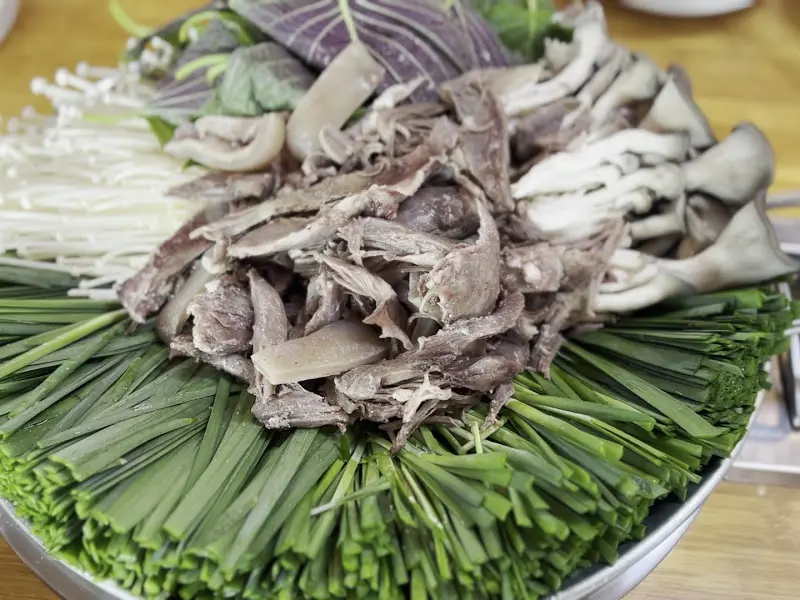 염소고기와 버섯의 조화