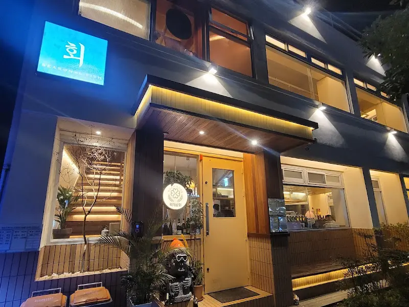 月의 세련된 외관