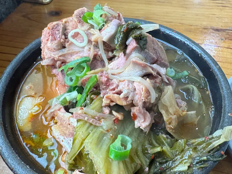 뼈에 붙은 푸짐한 살코기의 모습