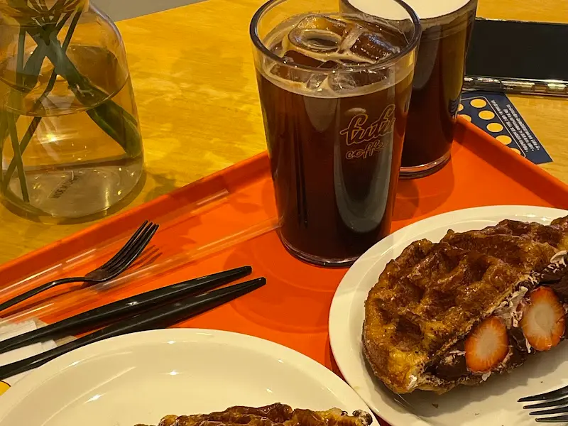 크로플과 아메리카노