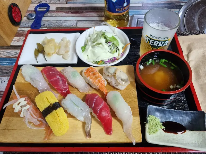 초밥 한 상 차림