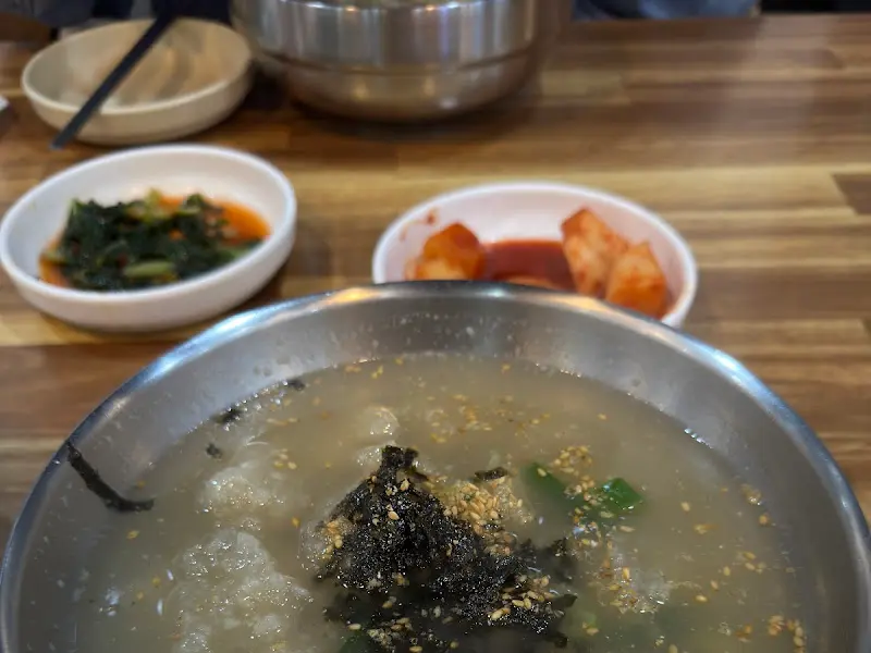 퇴계막국수 옹심이 칼국수와 김치