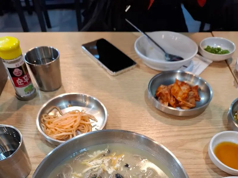 수두리보말칼국수 테이블 세팅