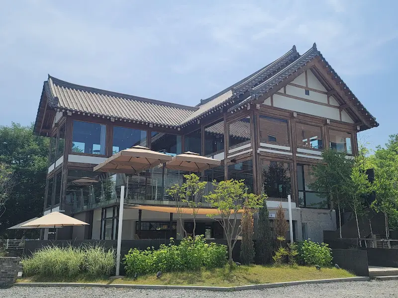 두두당 건물 전체 외관