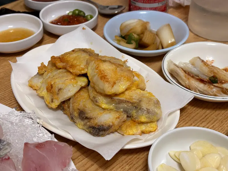 노릇노릇한 민어전