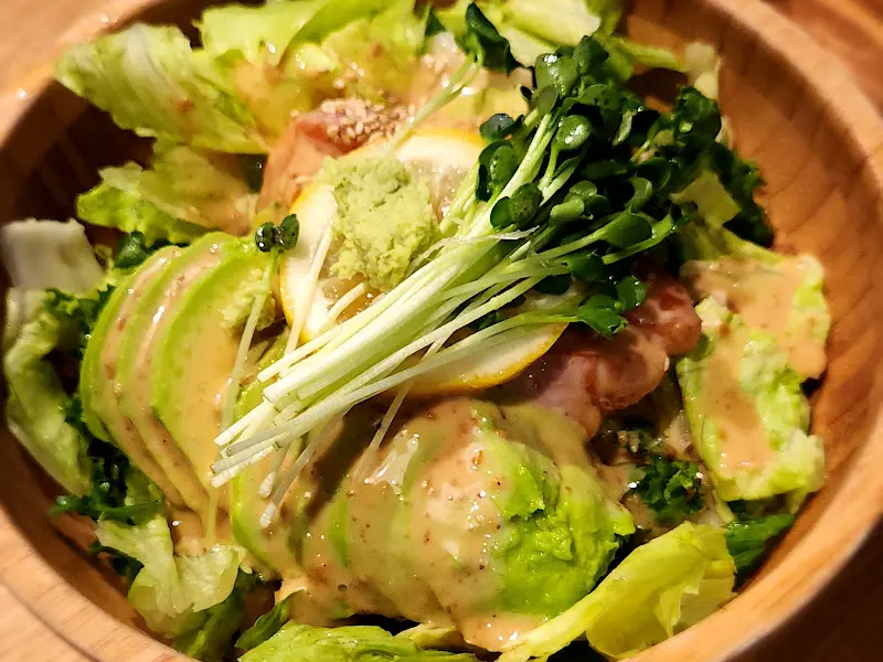 아보카도 연어 샐러드 비주얼