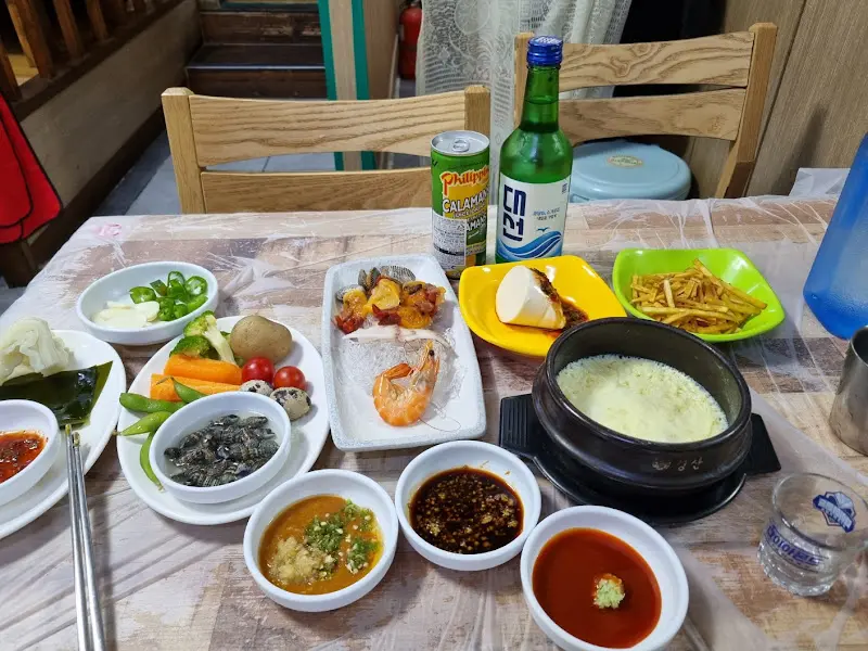 독도 횟집 전체 상차림