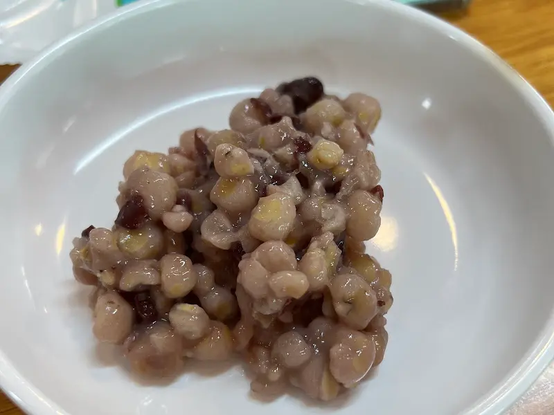 콩을 간장에 조린듯한 반찬