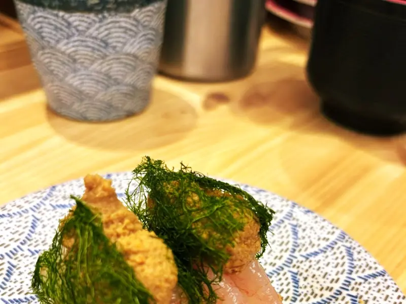 신선한 우니가 듬뿍 올라간 우니 초밥