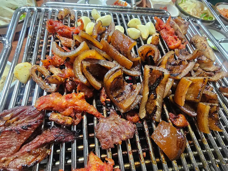 구워지는 돼지 껍데기