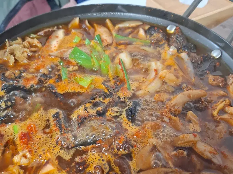 버섯이 듬뿍 들어간 전골