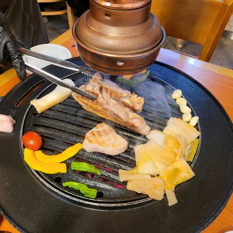 고기 굽는 모습