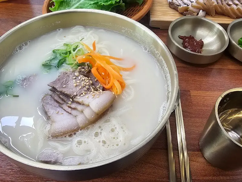 고기국수의 고소한 향