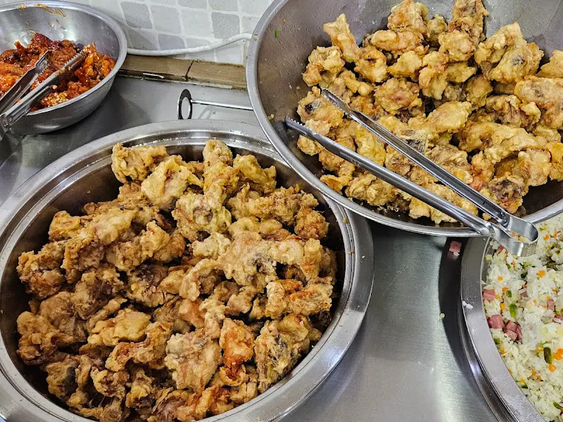 손맛한식뷔페의 닭튀김 코너