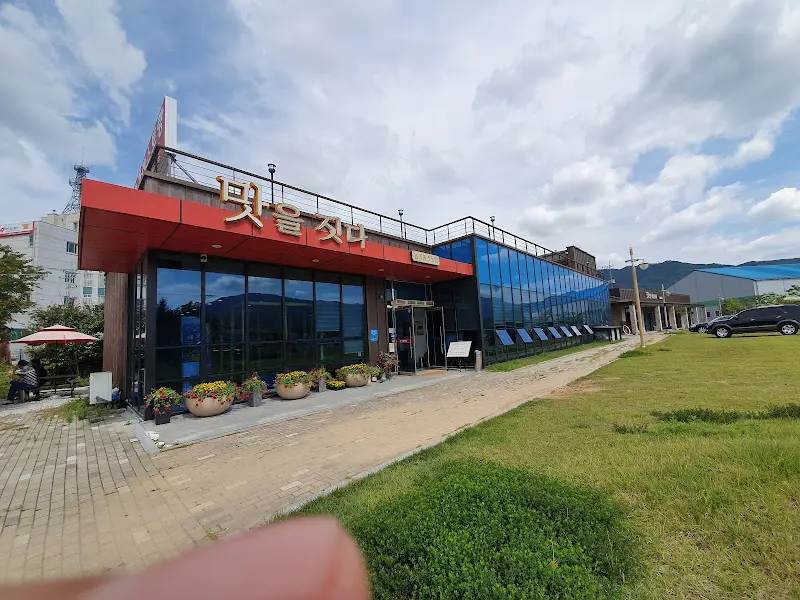 깔끔하고 모던한 외관