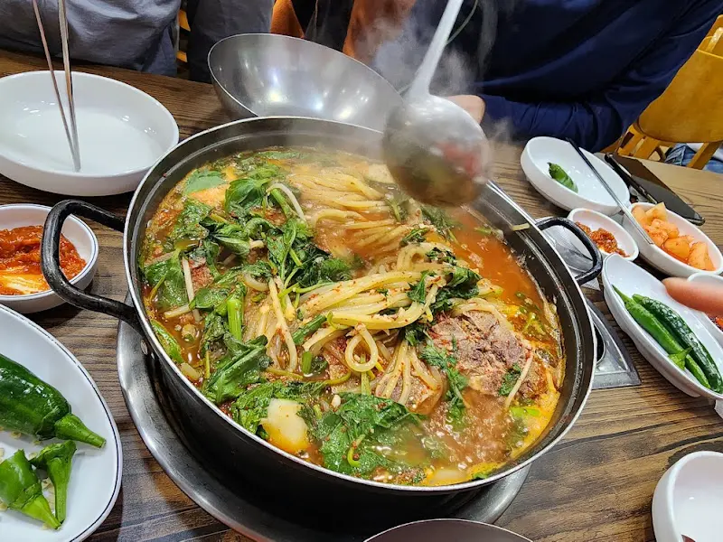 감자탕 한 상 차림