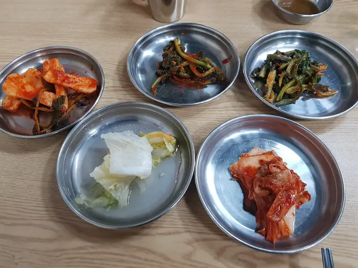 다양한 종류의 맛있는 밑반찬